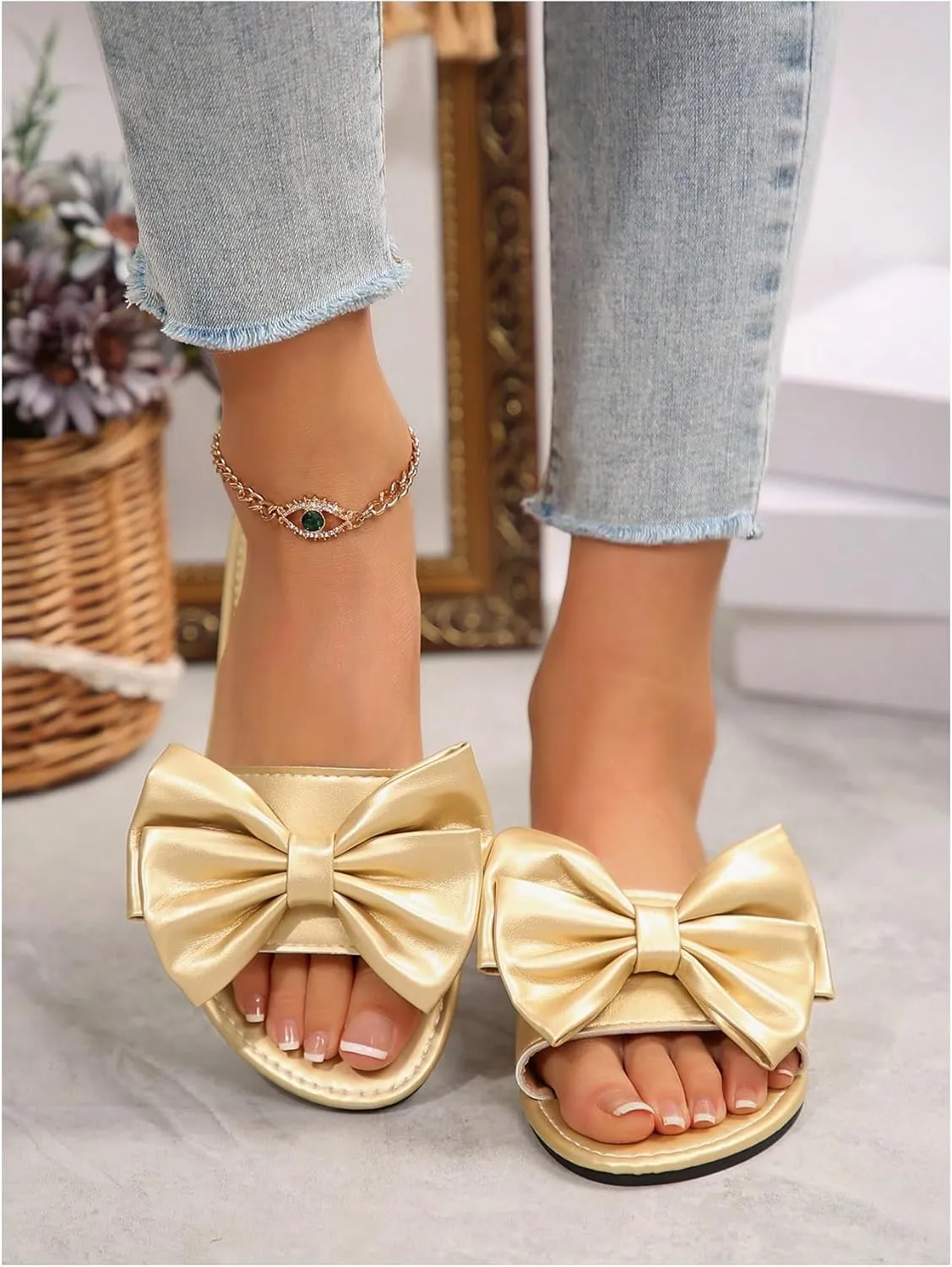 GORGLITTER Women's Bow Flat Sandals Metallic Slide Sandals Open Toe Vacation Sandals