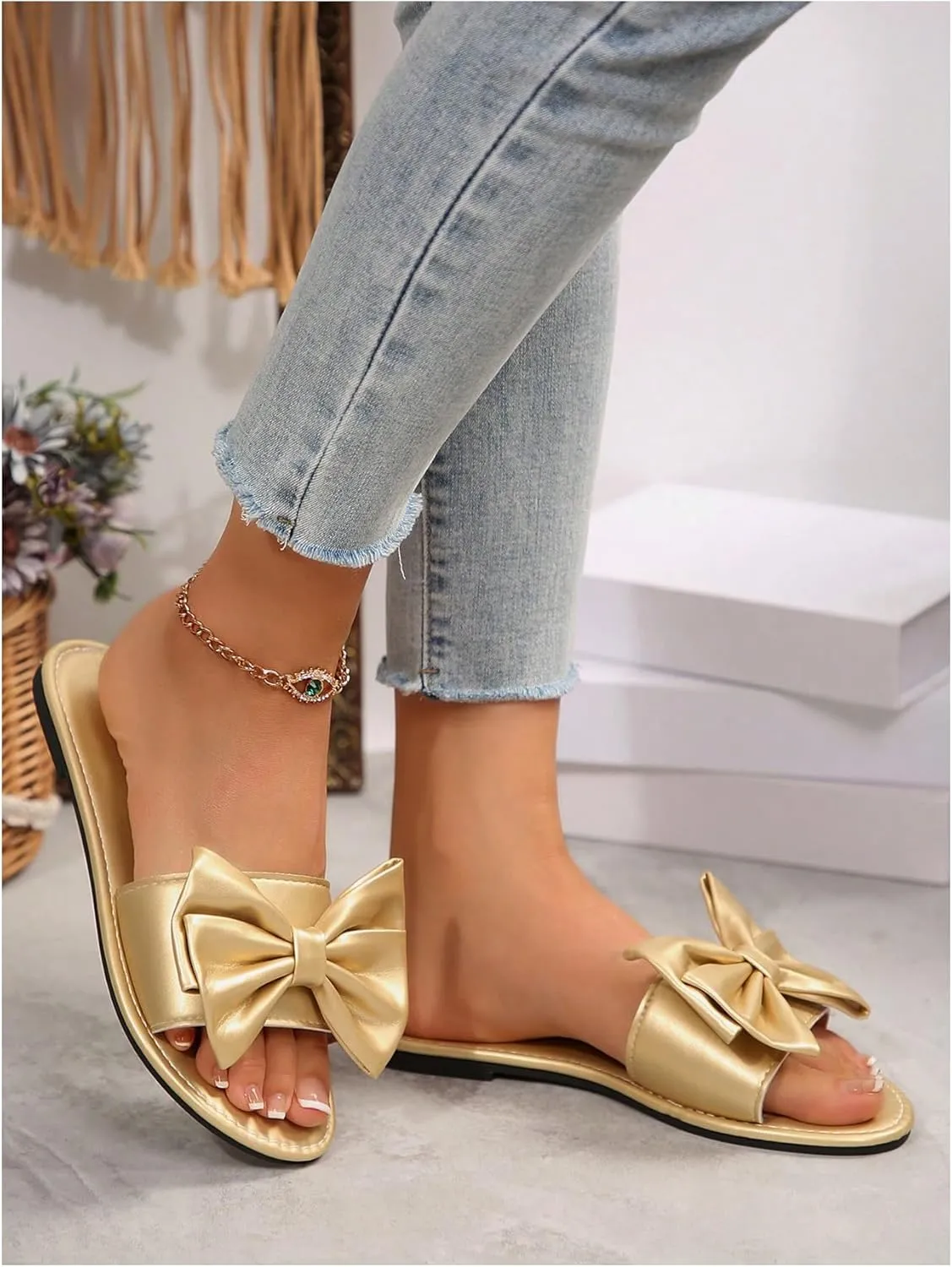 GORGLITTER Women's Bow Flat Sandals Metallic Slide Sandals Open Toe Vacation Sandals