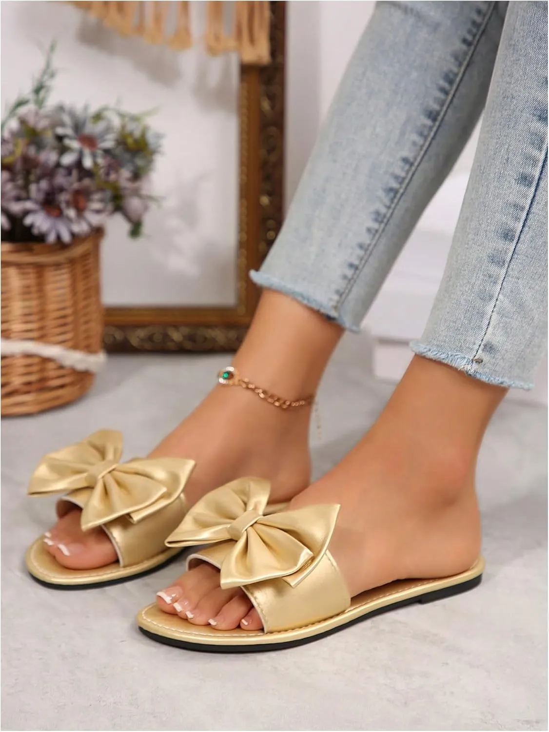GORGLITTER Women's Bow Flat Sandals Metallic Slide Sandals Open Toe Vacation Sandals