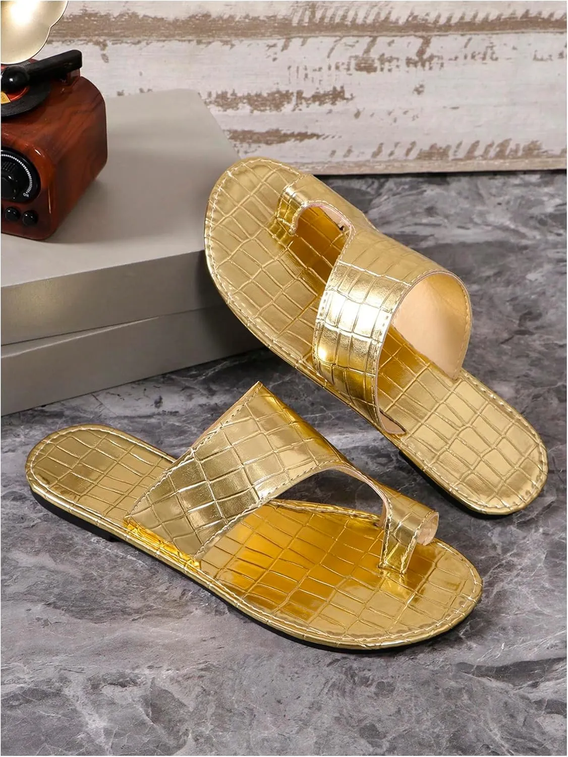 GORGLITTER Women's Gold Metallic Thong Flat Sandals Ring Toe Open Toe Dressy Beach Slide Sandals