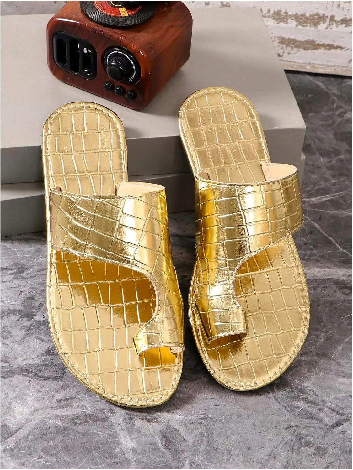 GORGLITTER Women's Gold Metallic Thong Flat Sandals Ring Toe Open Toe Dressy Beach Slide Sandals